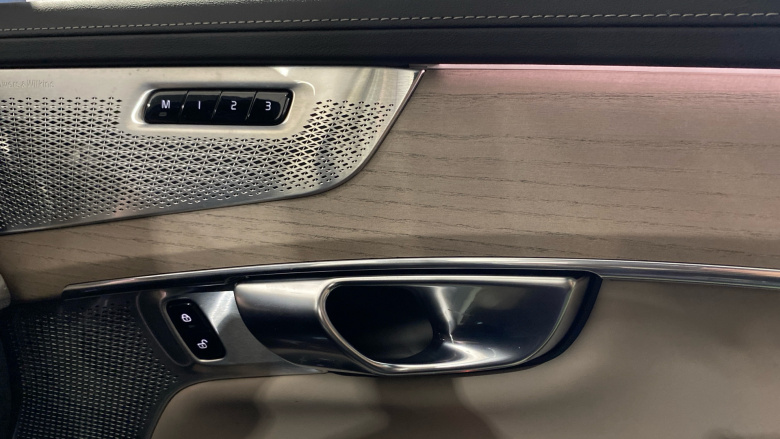 Volvo XC90 2.0 B5P Ultra Bright 5dr AWD Geartronic Petrol Estate